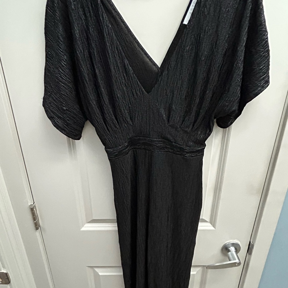 ASTR The Label Black V-Neck Midi Dress - Picture 5 of 8